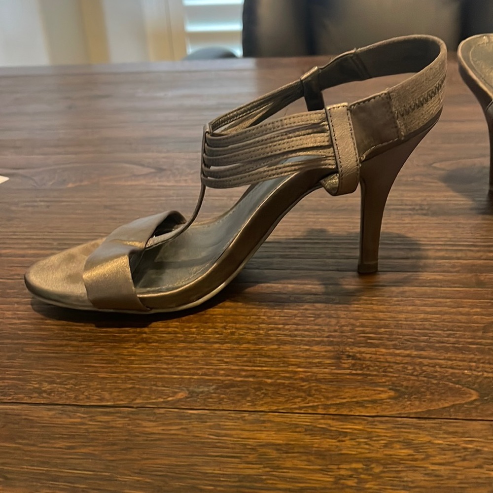 Kenneth Cole Reaction Pewter Heel